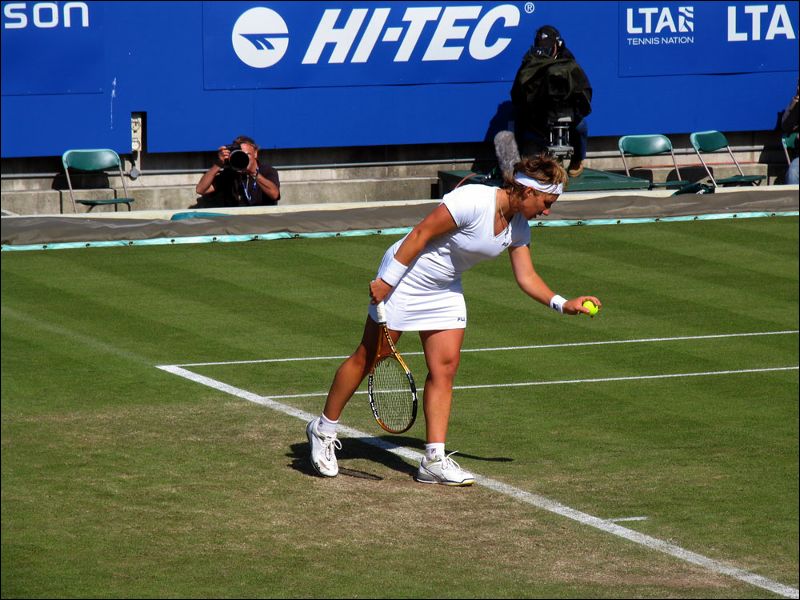 gal/holiday/Eastbourne Tennis - 2006/2006_Kuznetsova serving_IMG_1111.JPG